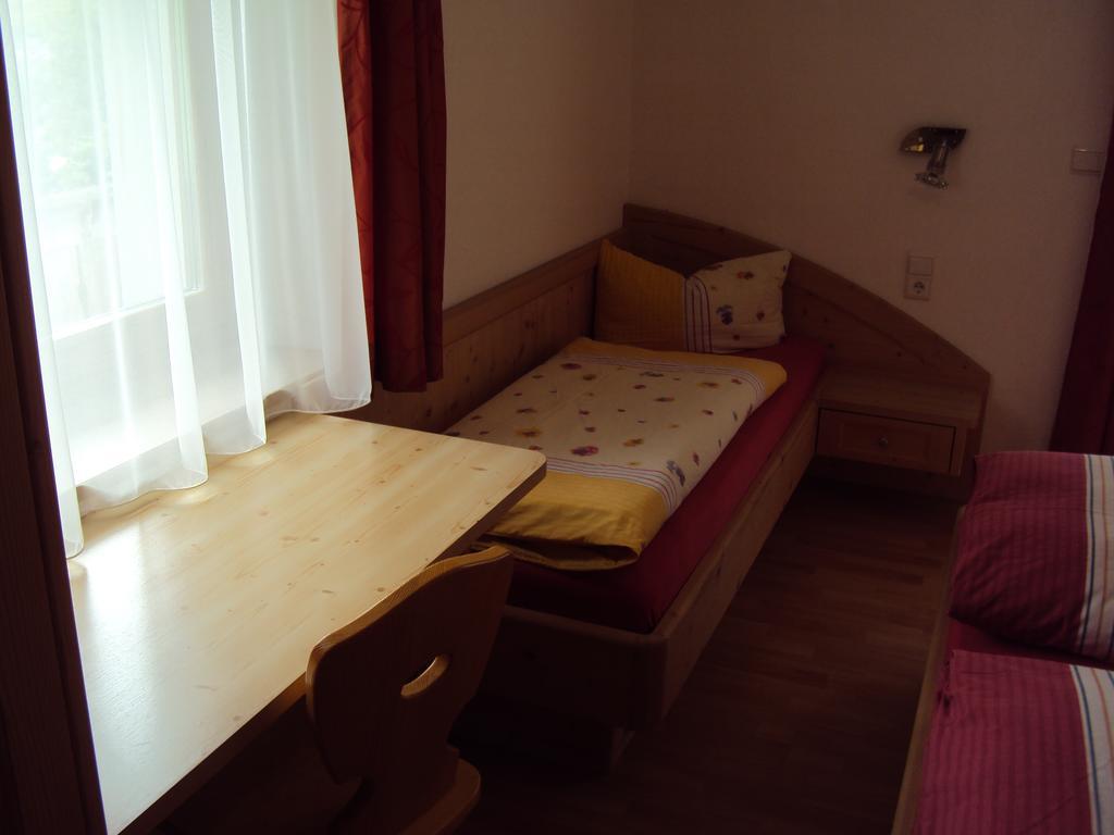 Haus Fliri Hotel Curon Venosta Room photo