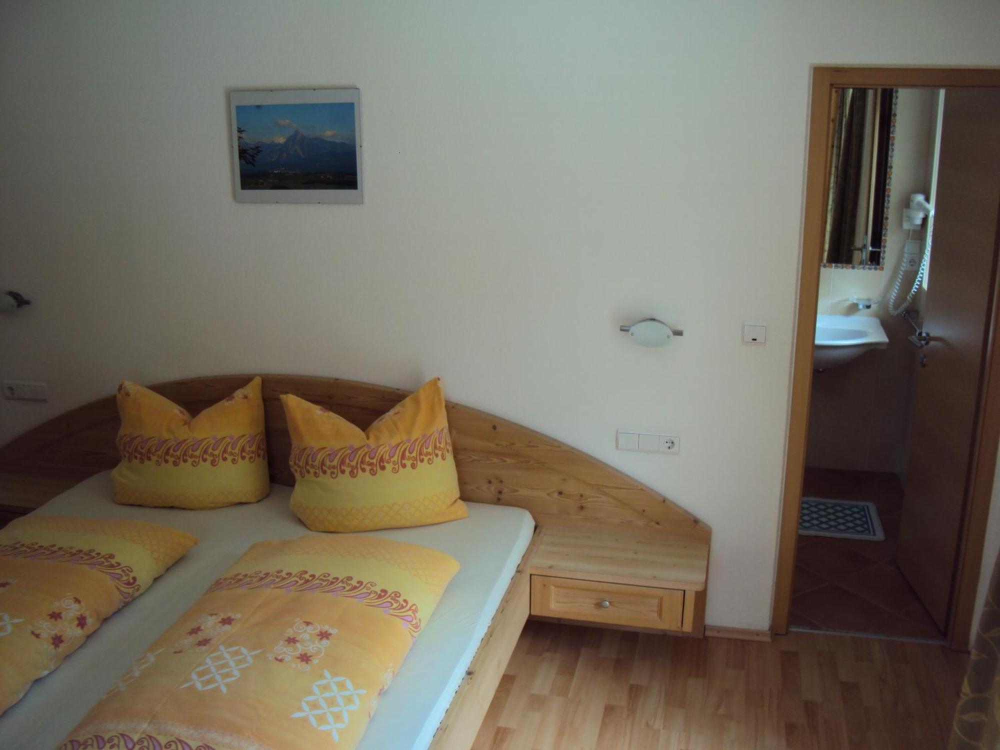 Haus Fliri Hotel Curon Venosta Room photo