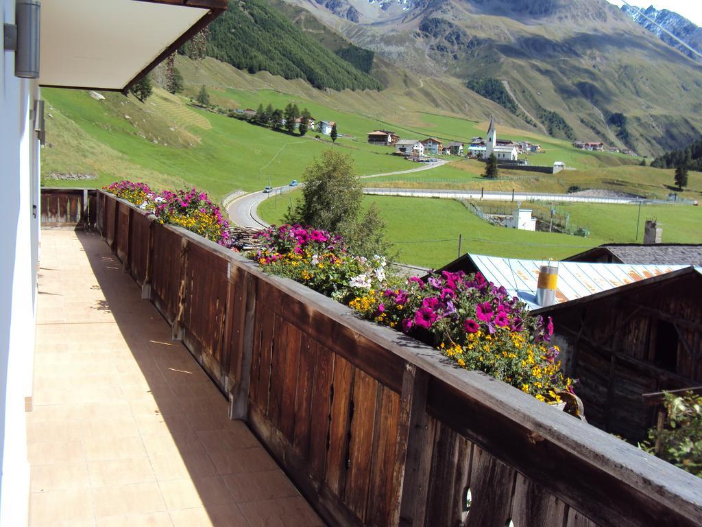 Haus Fliri Hotel Curon Venosta Exterior photo