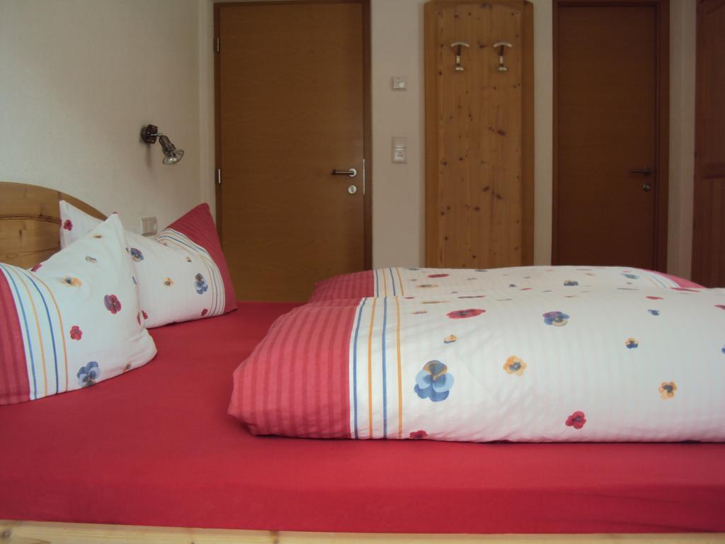 Haus Fliri Hotel Curon Venosta Room photo