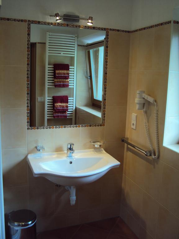 Haus Fliri Hotel Curon Venosta Room photo