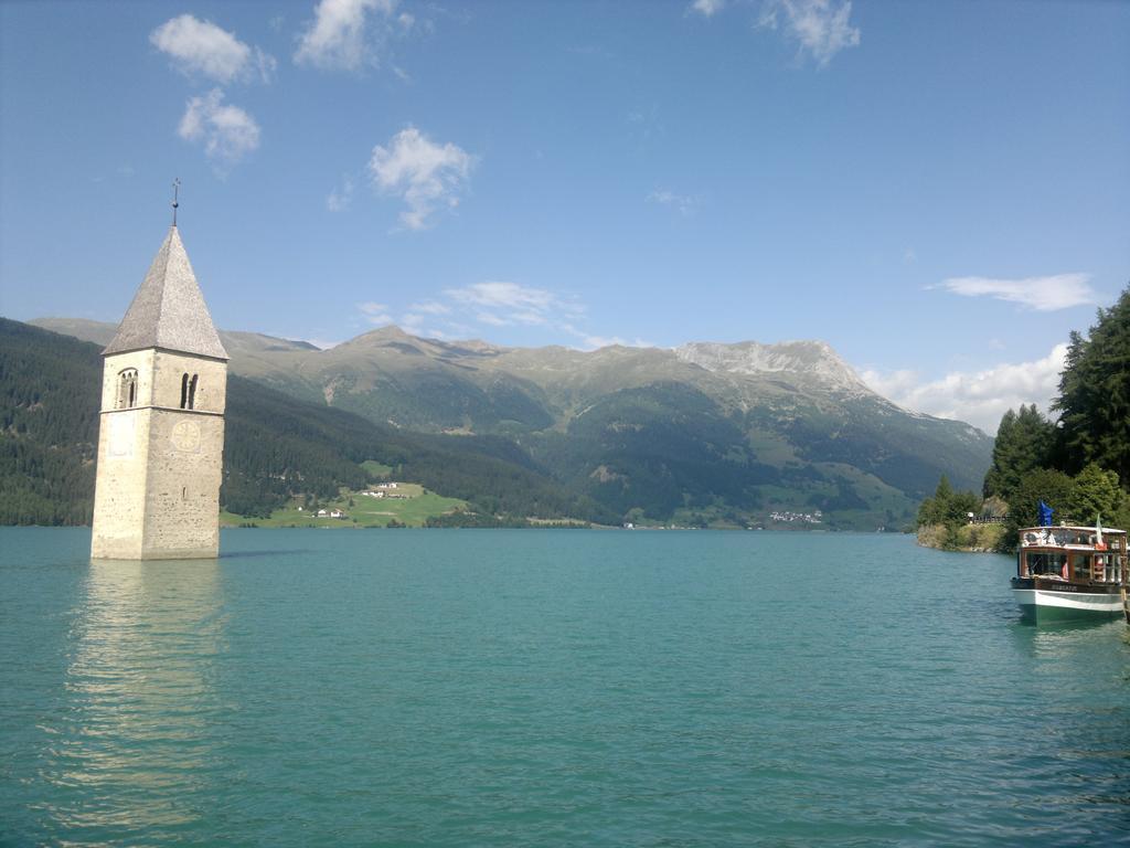 Haus Fliri Hotel Curon Venosta Exterior photo