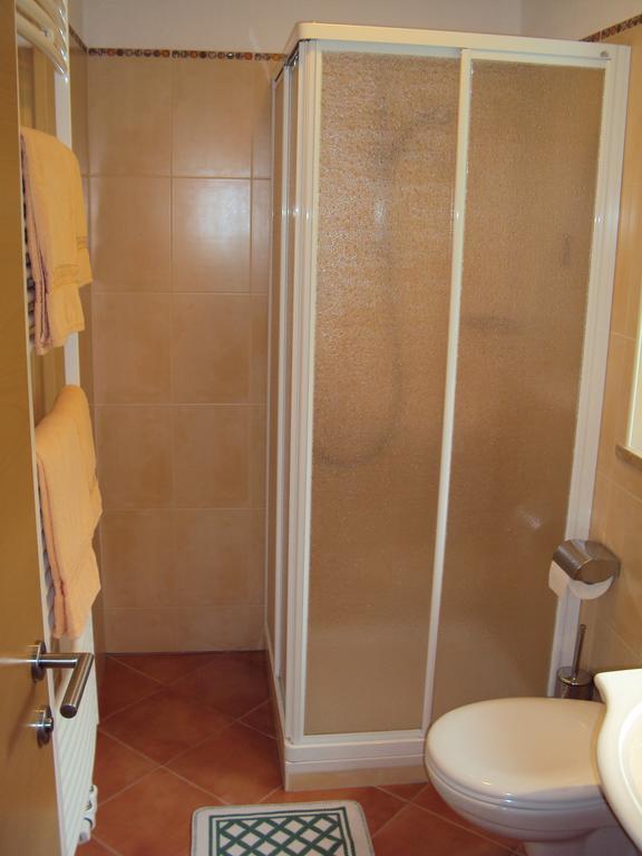 Haus Fliri Hotel Curon Venosta Room photo