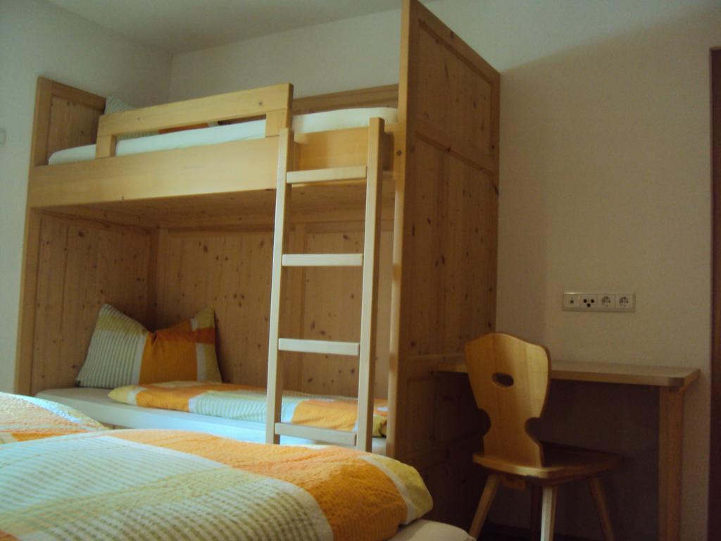 Haus Fliri Hotel Curon Venosta Room photo