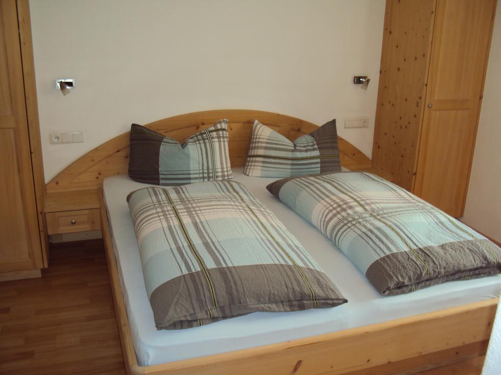 Haus Fliri Hotel Curon Venosta Room photo